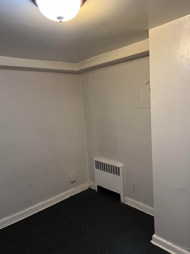 Building Photo - 128 W 51st St