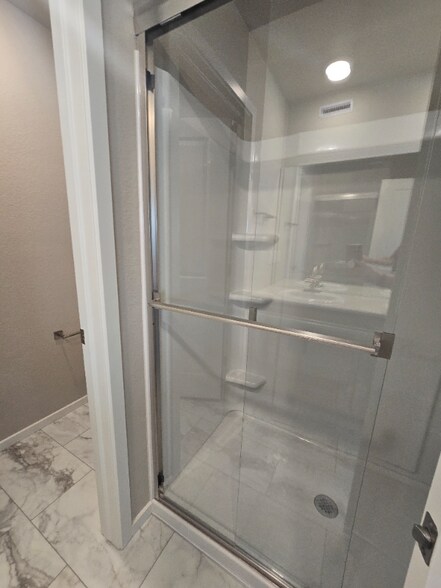 Building Photo - 4828 River Roads Dr