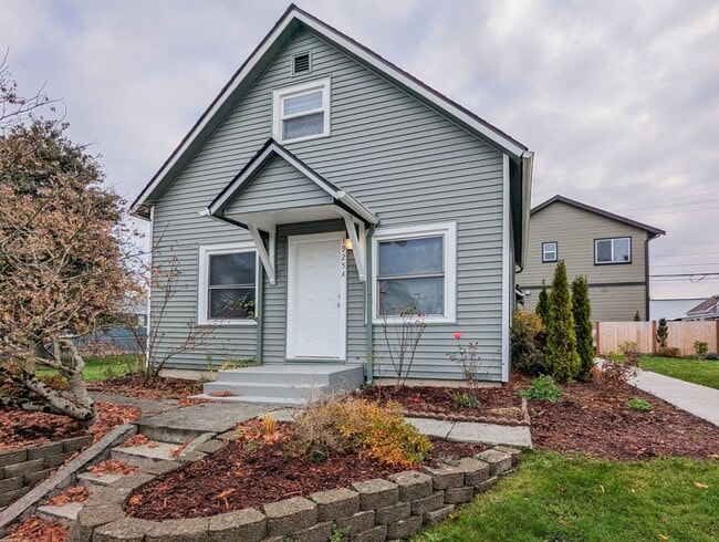 Primary Photo - **Move-In Special** Move in ready 3 bed 1 bath home w/main level bedroom