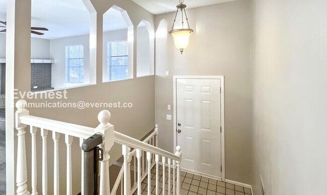 Building Photo - 7936 N Forest Ave