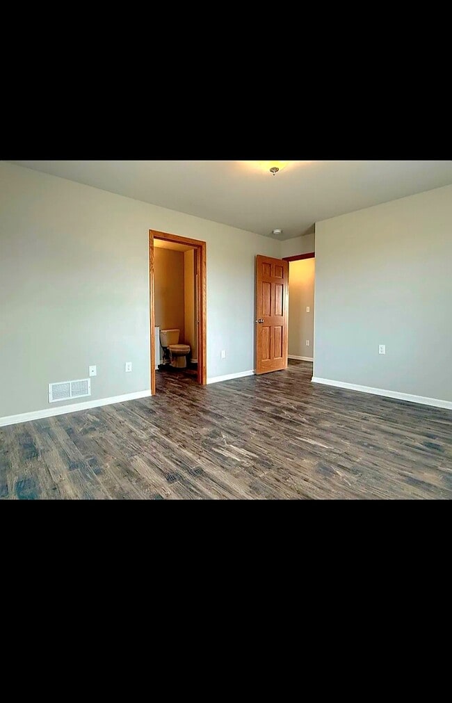 Building Photo - 1044 Witbeck Dr