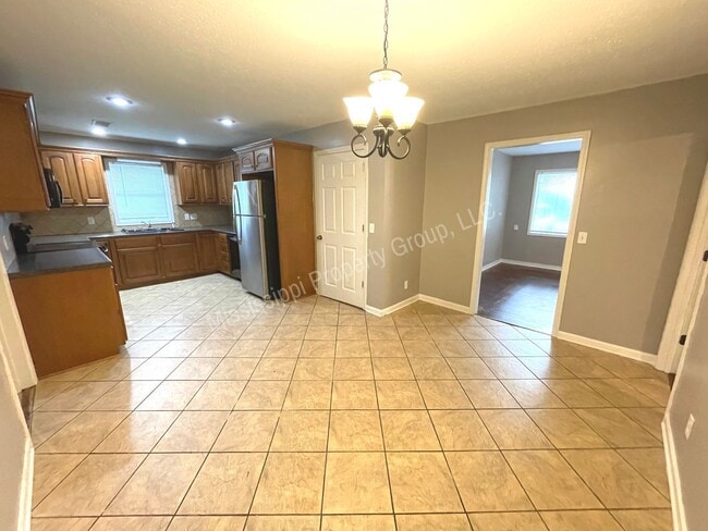 Building Photo - 4BR/2BA Home