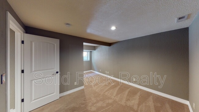 Building Photo - 1701 Ivy Pl