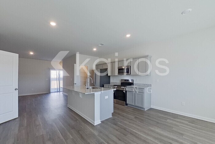 Building Photo - 2083 Banyan Cir