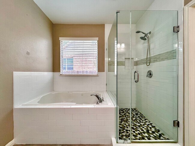 Building Photo - 13012 Kenswick Dr