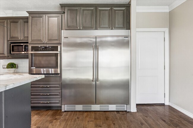 Building Photo - 1030 Crossroads Dr