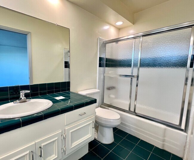 Building Photo - 5630 Ravenspur Dr