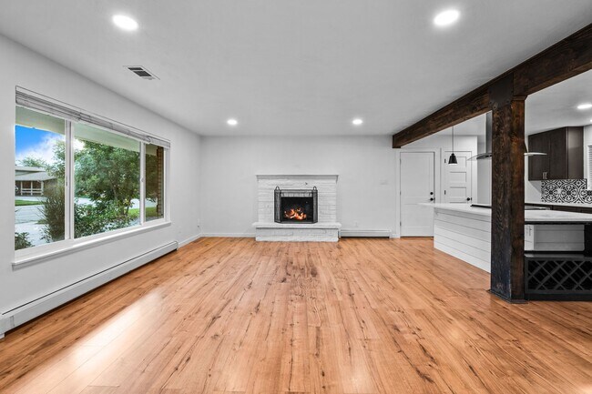 Building Photo - Charming and Renovated 4 Bedroom 2 Bathroo...