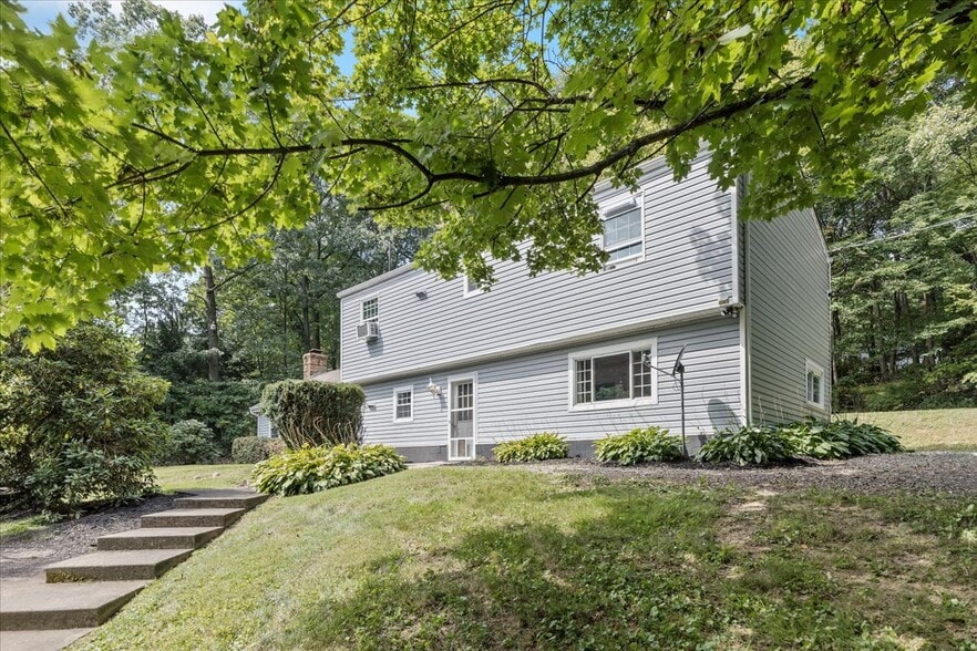 Building Photo - 116 Hickory Hill Ln