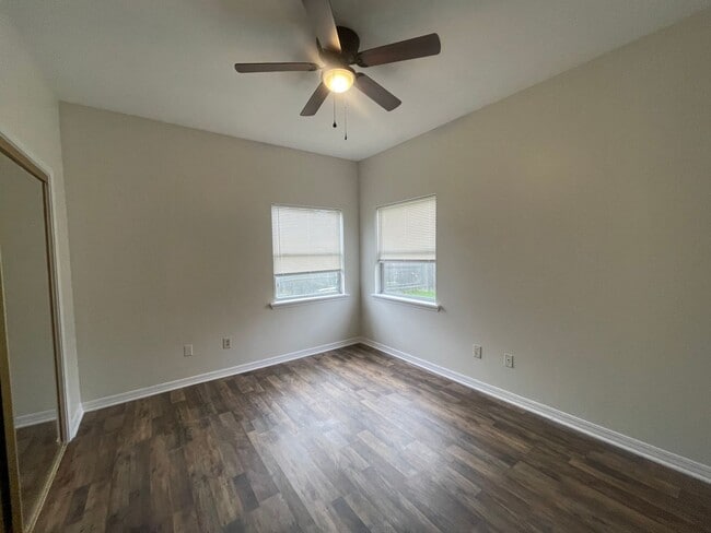 Building Photo - Come and Get It Before It's Gone! Bonus Room A Plus!