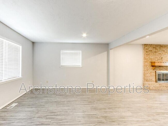 Building Photo - 2524 Boxwood Ave