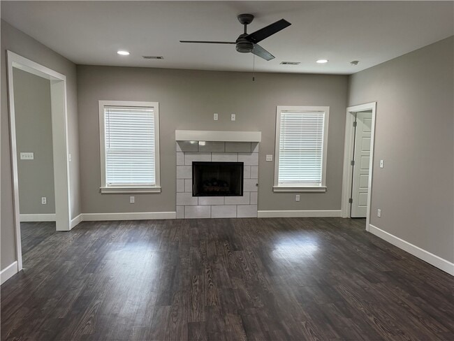 Building Photo - 2055 E Peppervine Dr