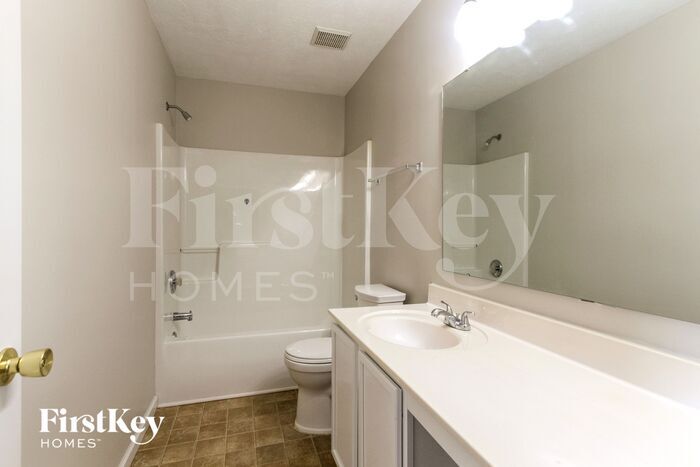 Building Photo - 8588 N Springview Dr