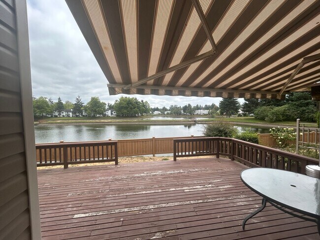 Building Photo - 3 Bed, 2.5 bath Kent house w/2-car garage ...
