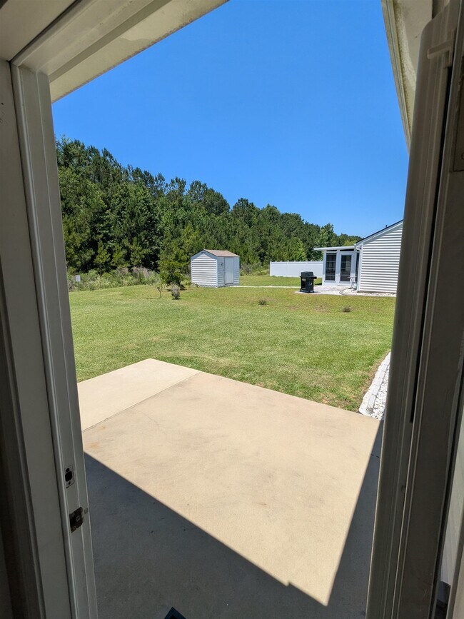 Building Photo - 1328 Valor Rd