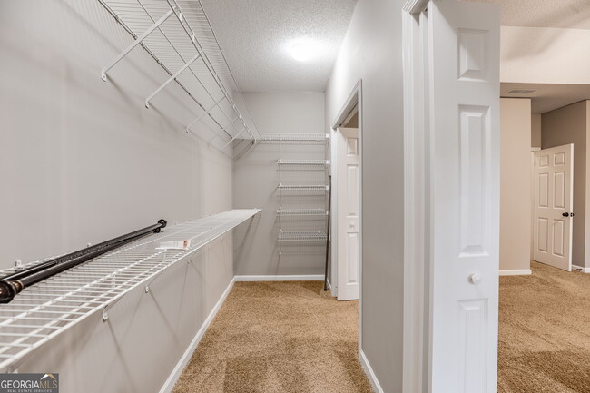 Building Photo - 140 Fairfield Rd