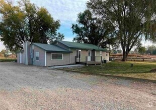 Building Photo - Country Home