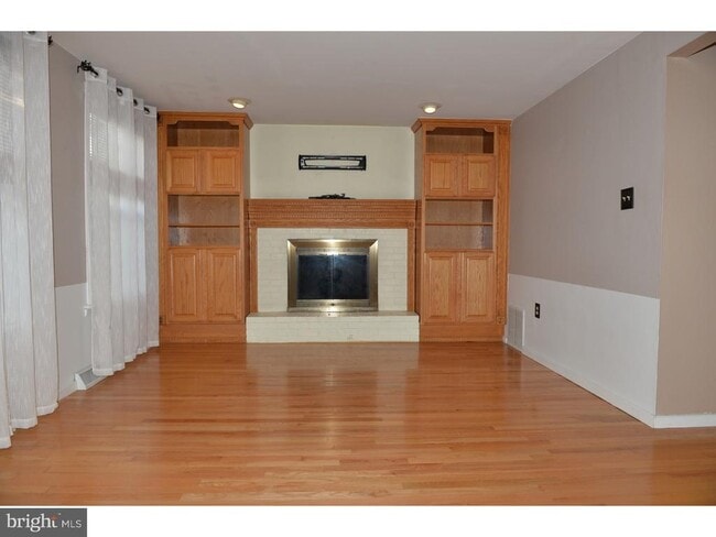 Building Photo - 734 Jackson St