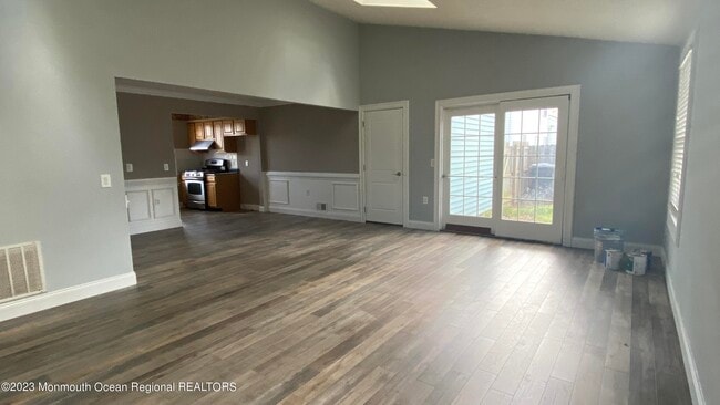 Building Photo - 120 Oak Hill Dr
