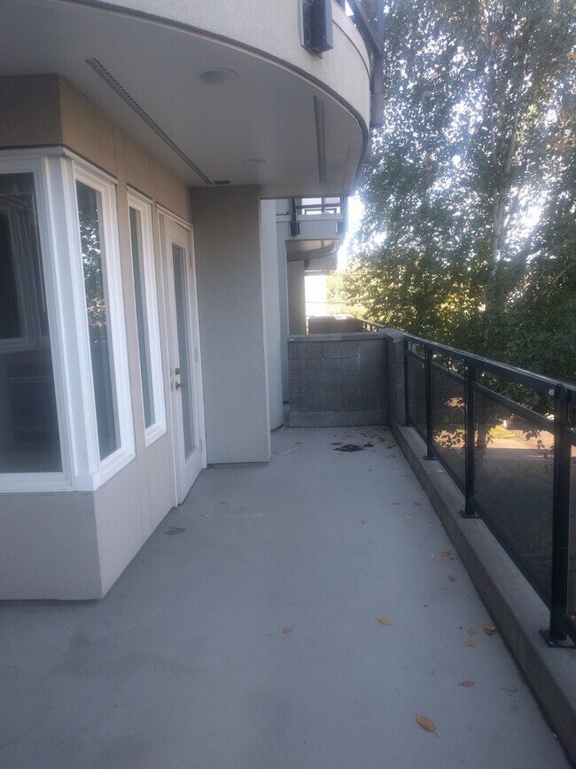 Building Photo - Beautiful 1BDR in the Heart of Upper Queen Anne w/ Huge Private Patio!!!