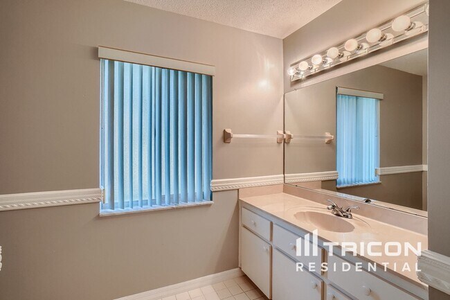 Building Photo - 10 Pittman Dr