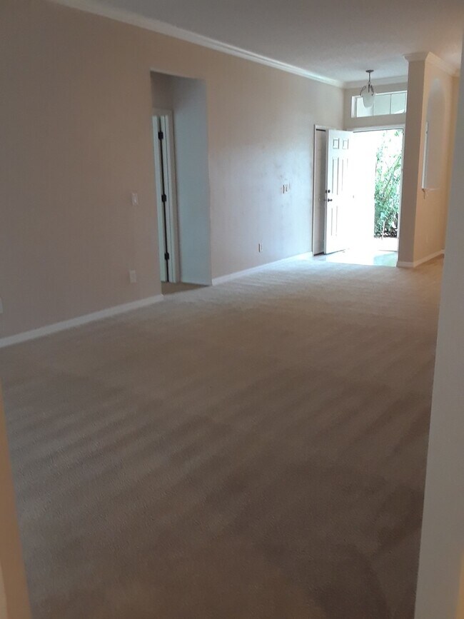 Building Photo - Spacious 4-Bedroom Pool Home with 3-Car Ga...