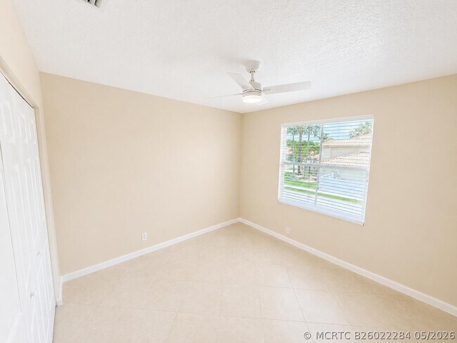 Building Photo - 740 SW 191st Ave