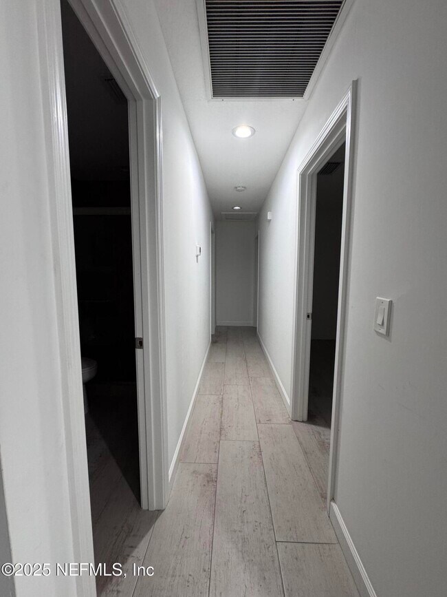 Building Photo - 7335 Floral Ridge Dr