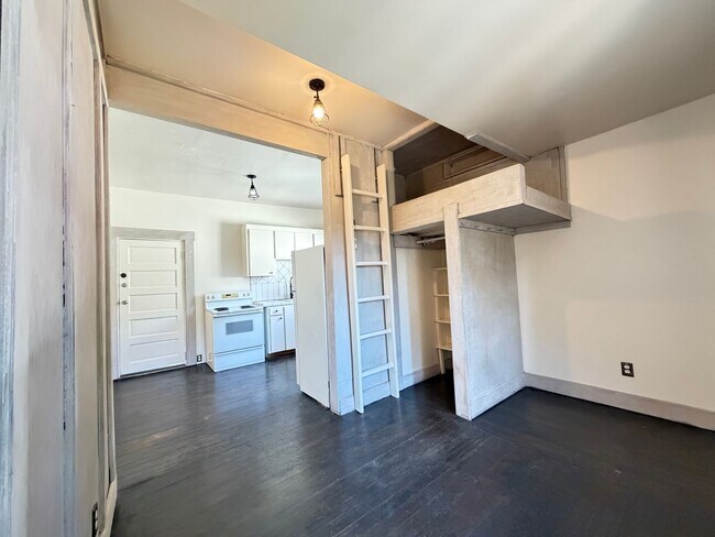 Building Photo - ar1031