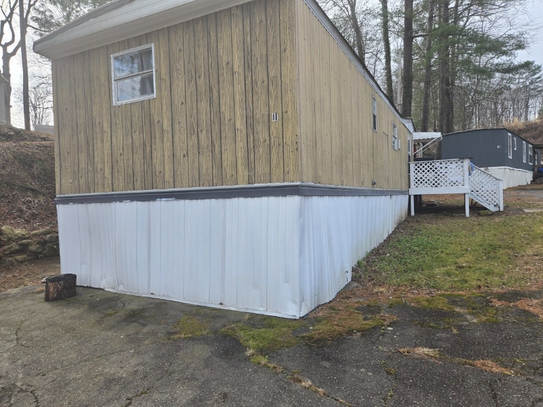 Building Photo - 1075 Sweeten Creek Rd