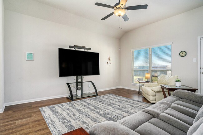 Building Photo - 8302 Tourmaline Wy