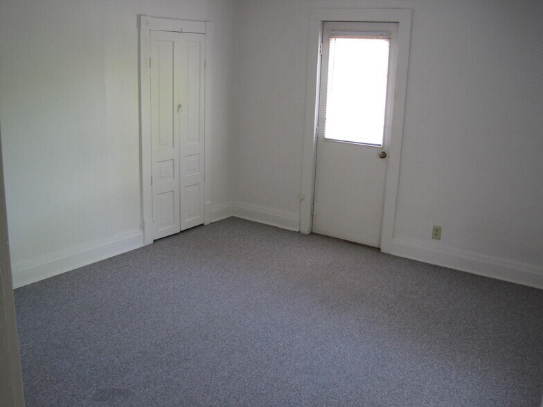 Building Photo - 1515 E Madison St