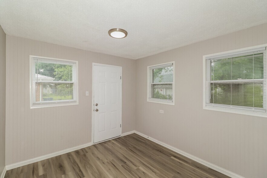 Building Photo - 521 Dale Ave