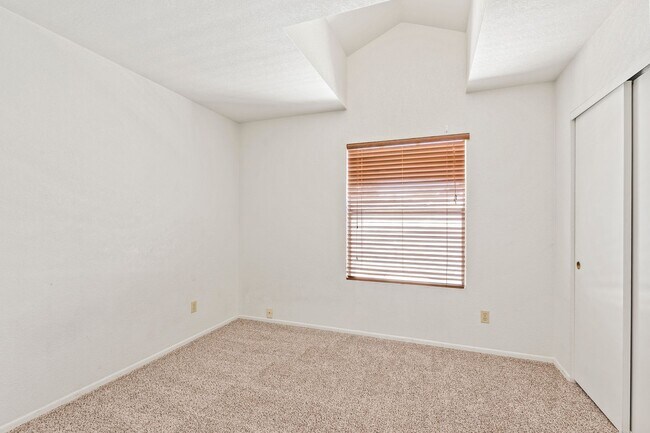 Building Photo - 2616 W Kassandra Pl