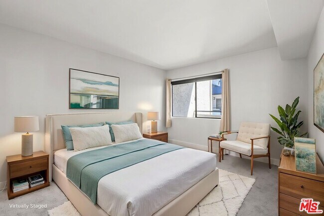 Building Photo - 10982 Roebling Ave