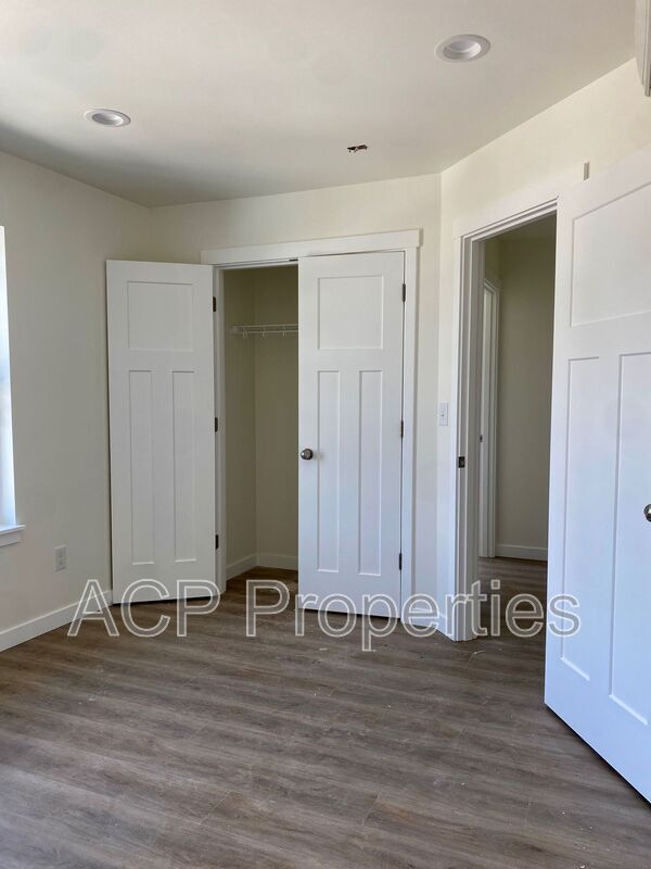 Building Photo - 1318 Bradley Ct