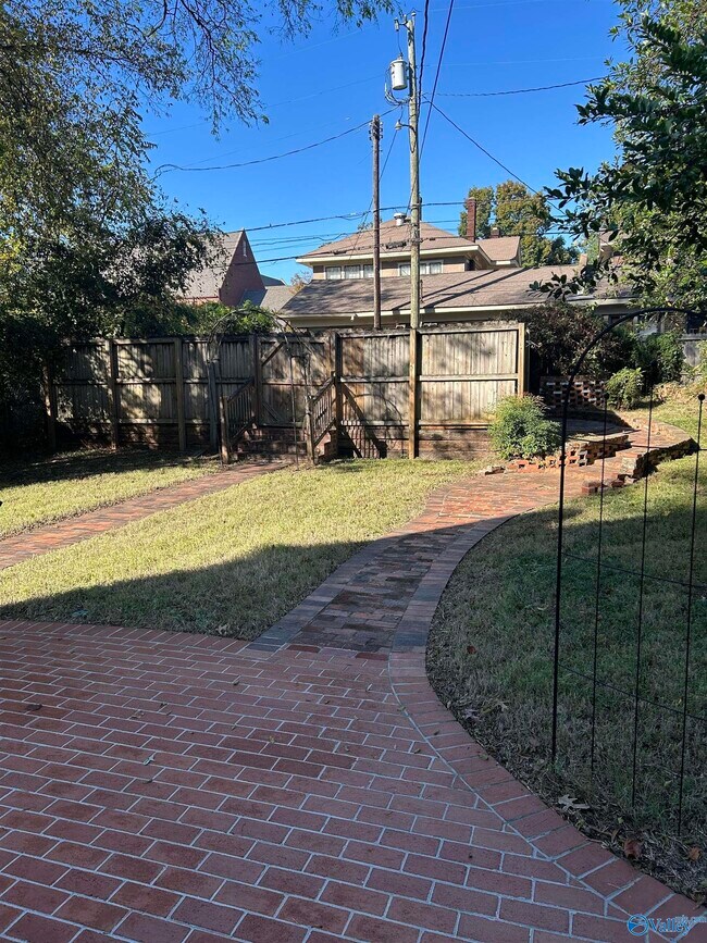 Building Photo - 620 Sherman St SE