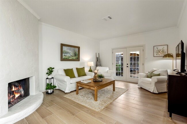 Building Photo - 1815 Saxony Ln