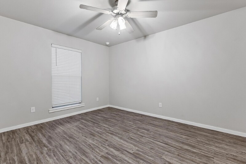 Building Photo - 2120 N Avenue J