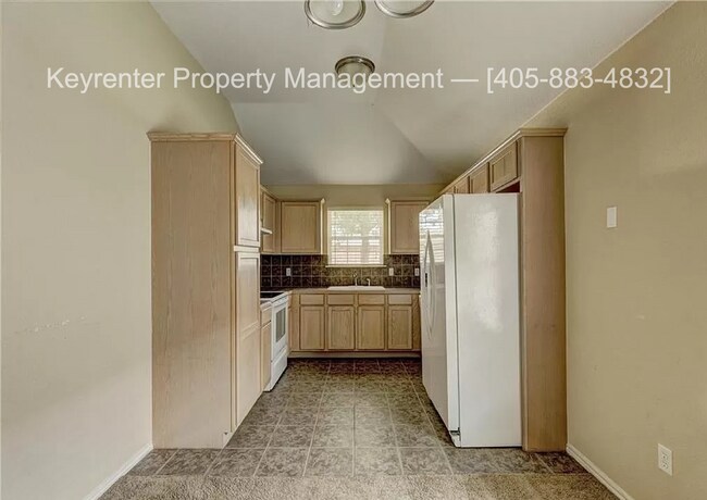 Building Photo - Gorgeous 3 bedroom 2 Bath and 2 Car Home in the Heart of Yukon