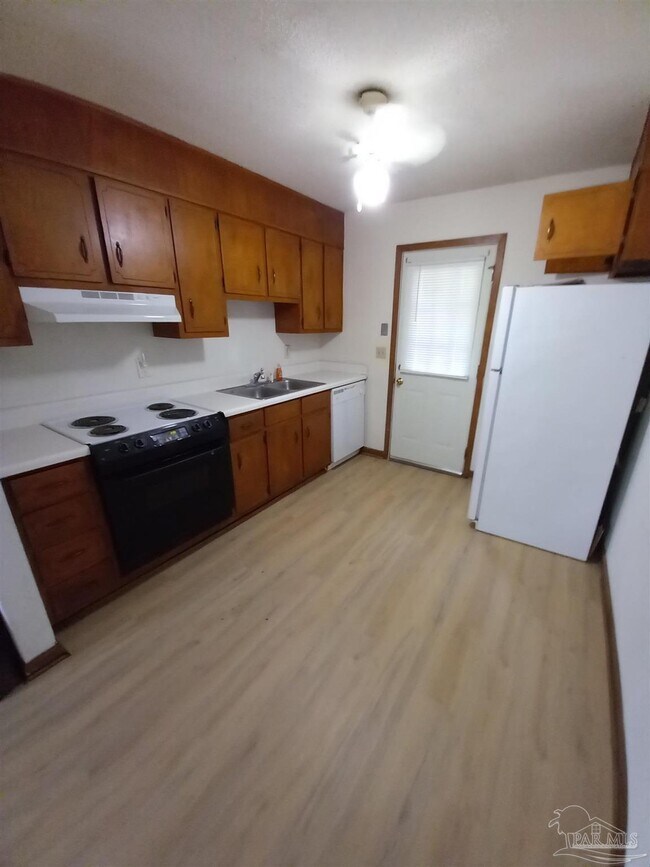 Building Photo - 802 Mills Ave