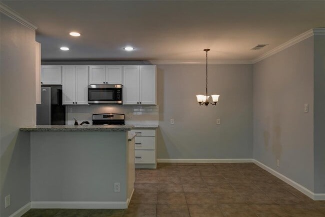 Building Photo - 800 Osage Dr