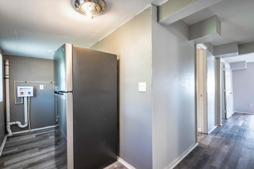 Building Photo - 531 New Berlin Rd