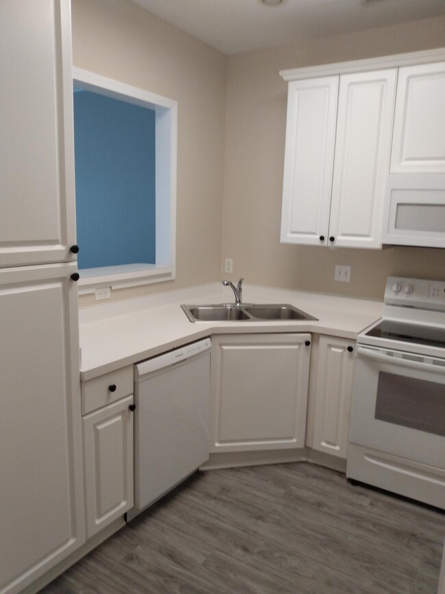 Building Photo - 824 Howell Trce