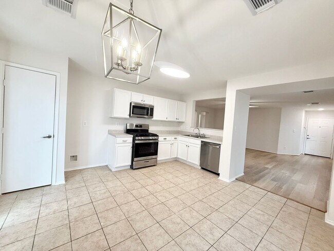 Building Photo - Elegant 3/2/2 w/ Study Home in Westminster...