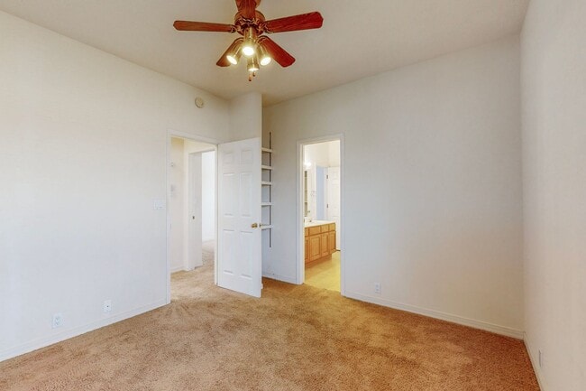 Building Photo - 2 story 4 bedroom