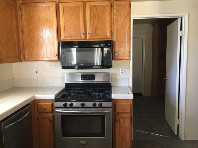 Building Photo - Westside location! Beautiful Single Story On Large Corner Lot