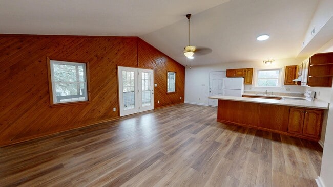 Building Photo - 601 Kelly Ct