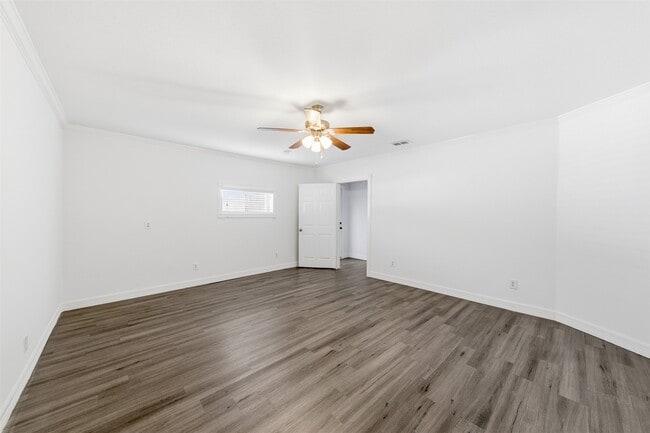 Building Photo - 5818 Chinaberry Dr