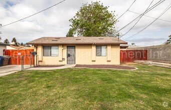 Building Photo - 2 Bedroom/1 Bath Home - $1395 Per Month